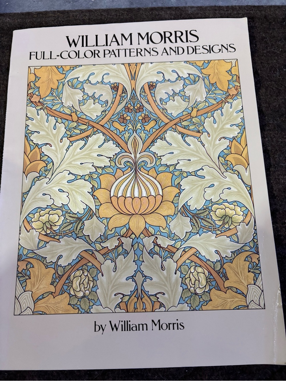 William Morris Full color patterns and designs soft book